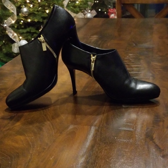 L. K. Bennett 'Doris' ankle bootie - Picture 3 of 3
